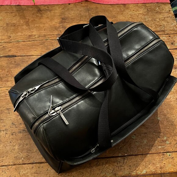 Matt & Nat travel bag - Picture 2 of 11